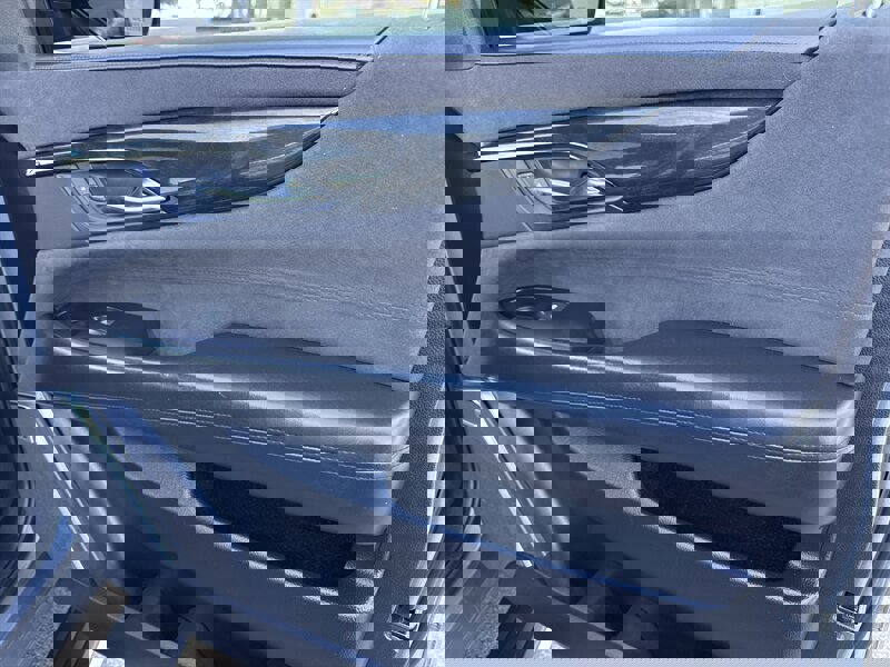 Used 2018 Cadillac Escalade ESV Platinum image 29