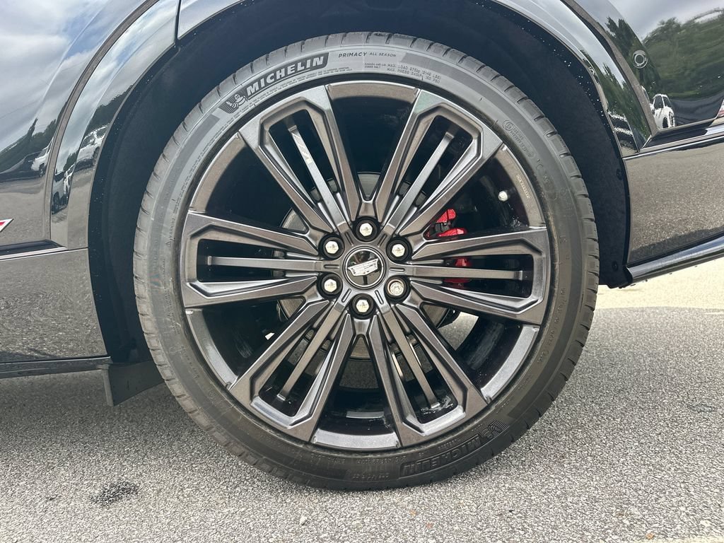 New 2026 Cadillac Lyriq V w/ LPO, Floor Liner Package AWD/4WD image 19