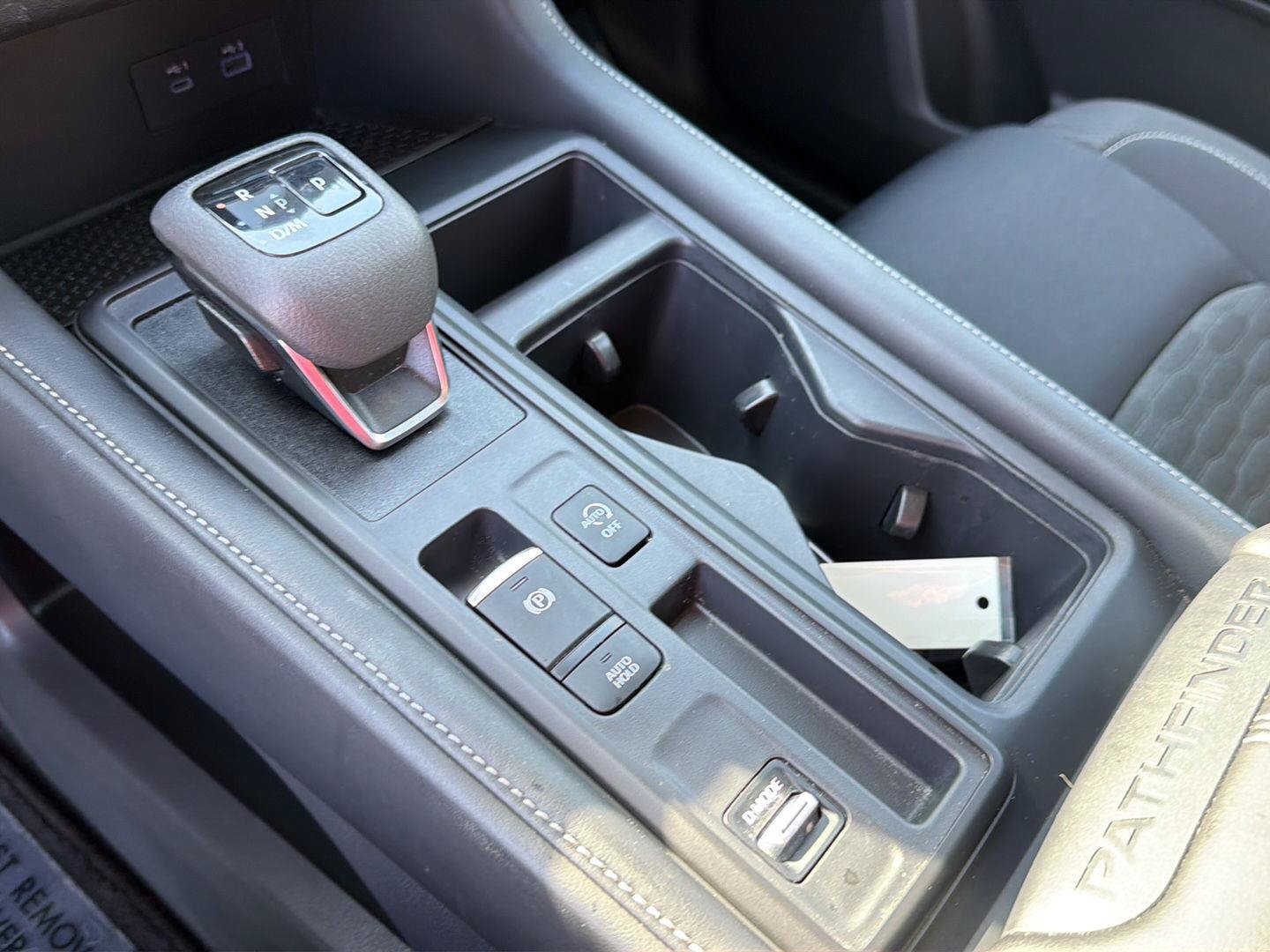 Used 2024 Nissan Pathfinder S FWD image 28