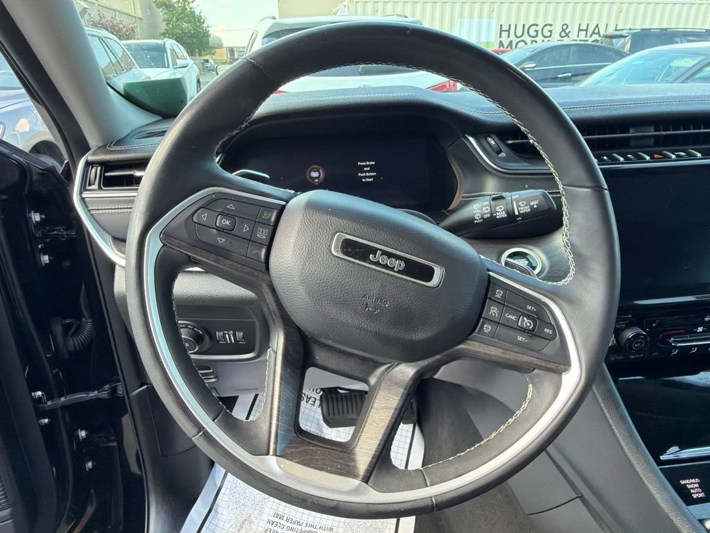Used 2023 Jeep Grand Cherokee Limited w/ Black Appearance Package AWD/4WD image 16