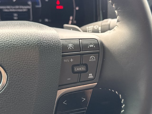 Used 2026 Toyota Camry Hybrid FWD image 30