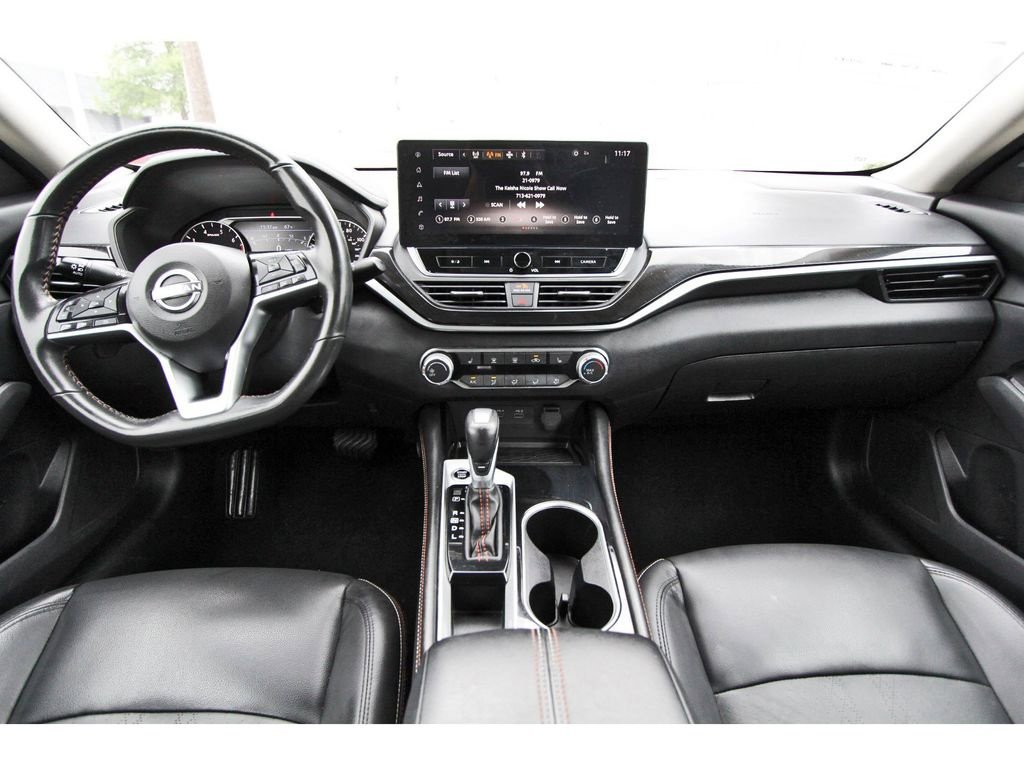 Used 2024 Nissan Altima 2.5 SR w/ SR Premium Package FWD image 9