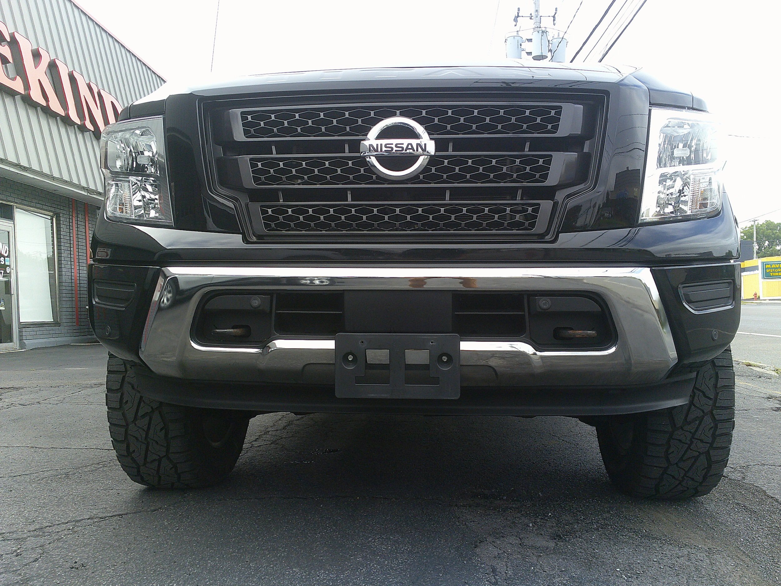 Used 2021 Nissan Titan SV w/ SV Convenience Package AWD/4WD image 18