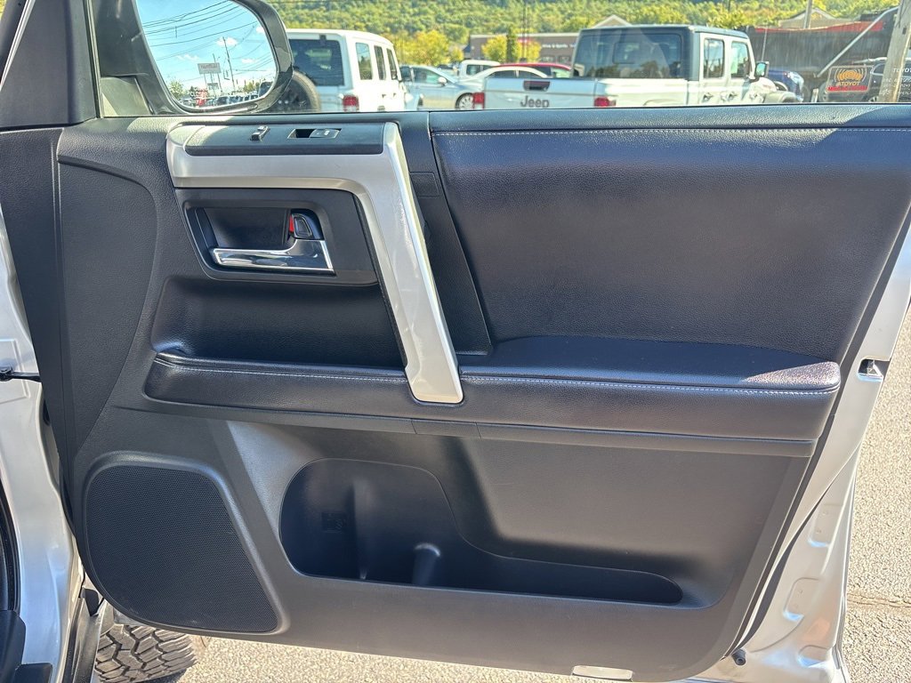 Used 2018 Toyota 4Runner SR5 image 33