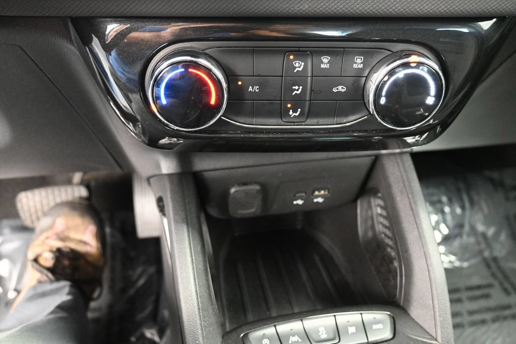 Used 2025 Chevrolet TrailBlazer LT AWD/4WD image 32