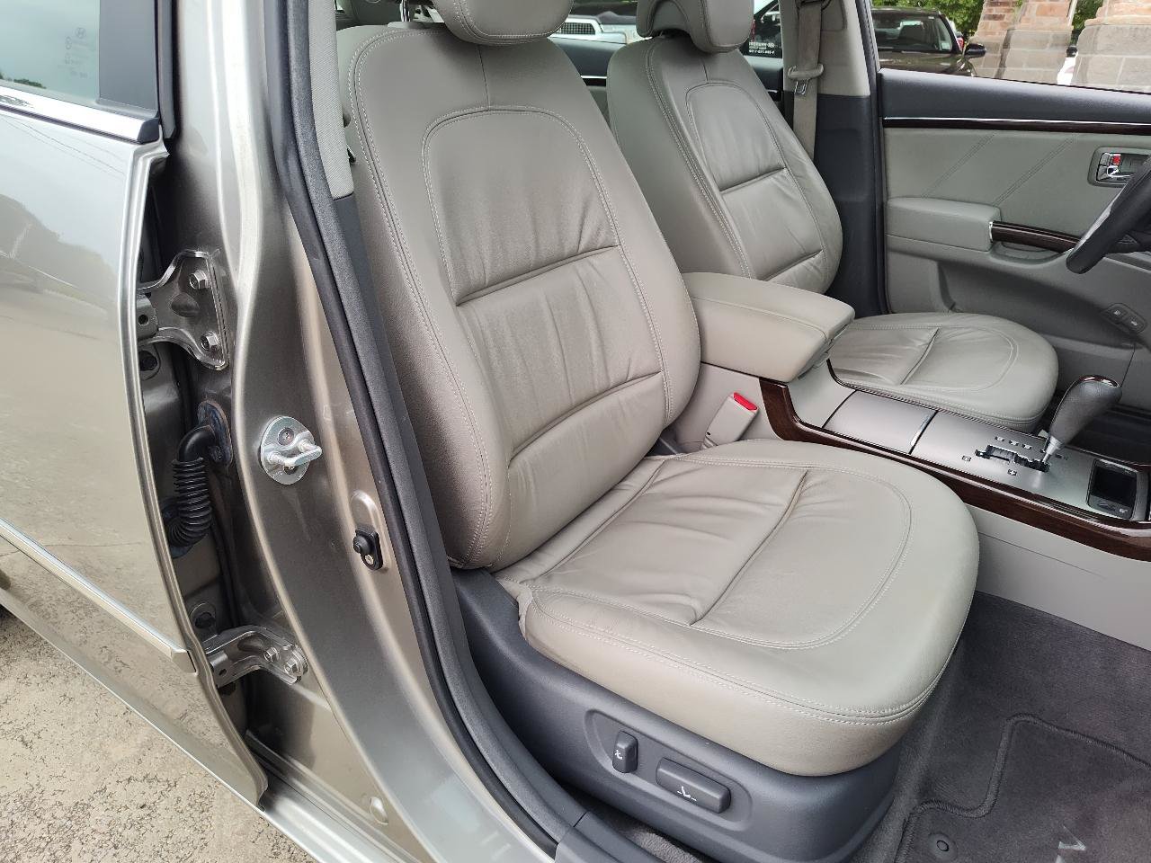 Used 2009 Hyundai Azera GLS w/ Premium Pkg 2 FWD image 21