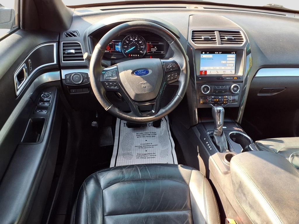 Used 2017 Ford Explorer XLT w/ Equipment Group 202A FWD image 11