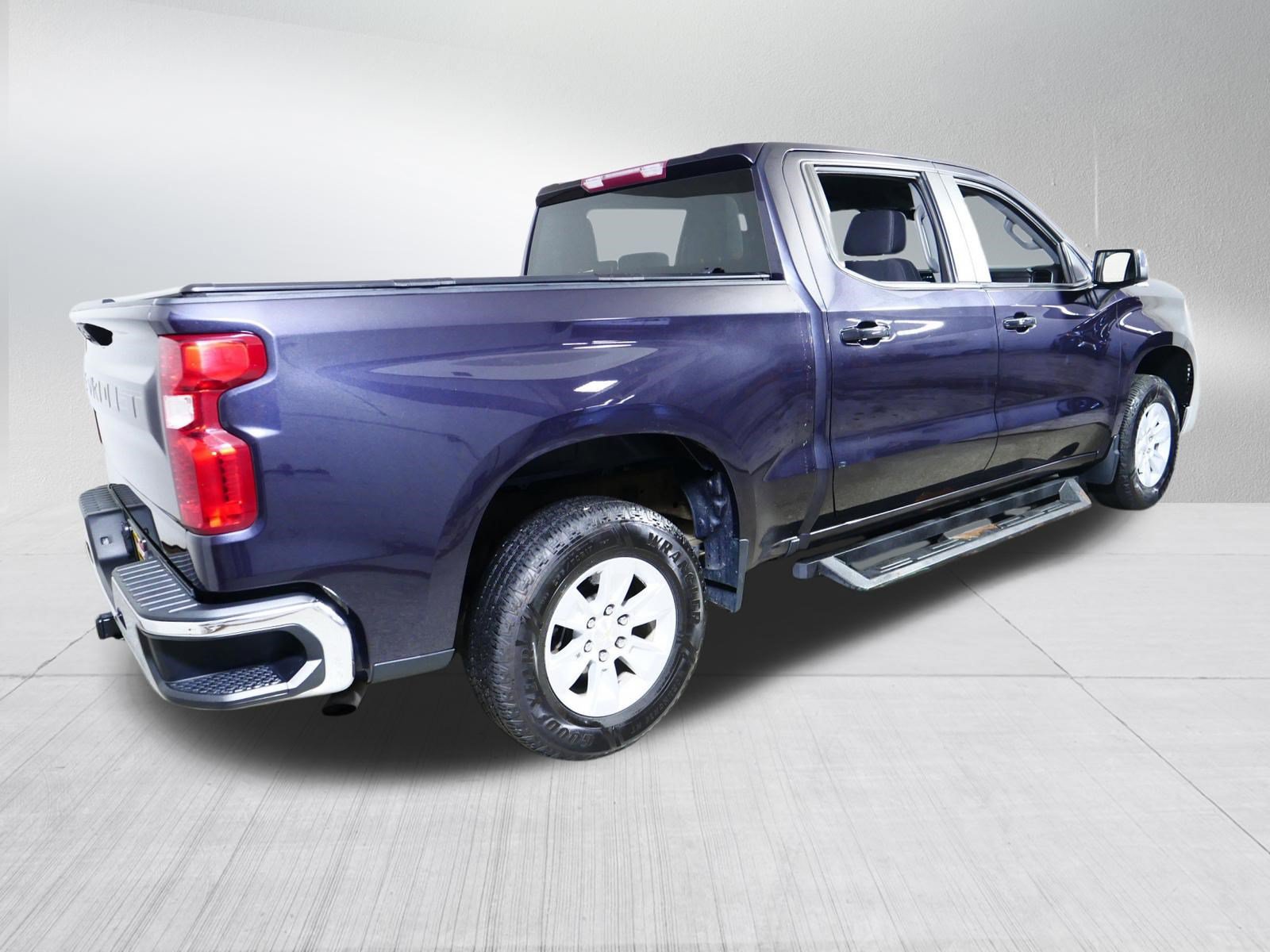 Used 2022 Chevrolet Silverado 1500 LT AWD/4WD image 7