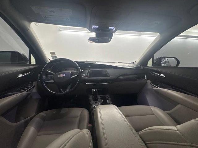 Used 2021 Cadillac XT4 Luxury w/ Cold Weather Package FWD image 12