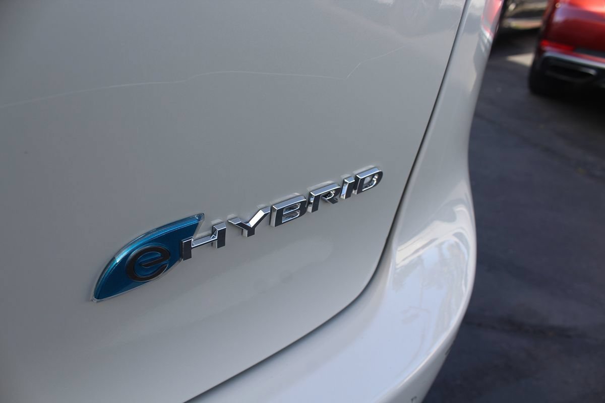 Used 2020 Chrysler Pacifica Limited w/ Advanced Safetytec Group FWD image 22