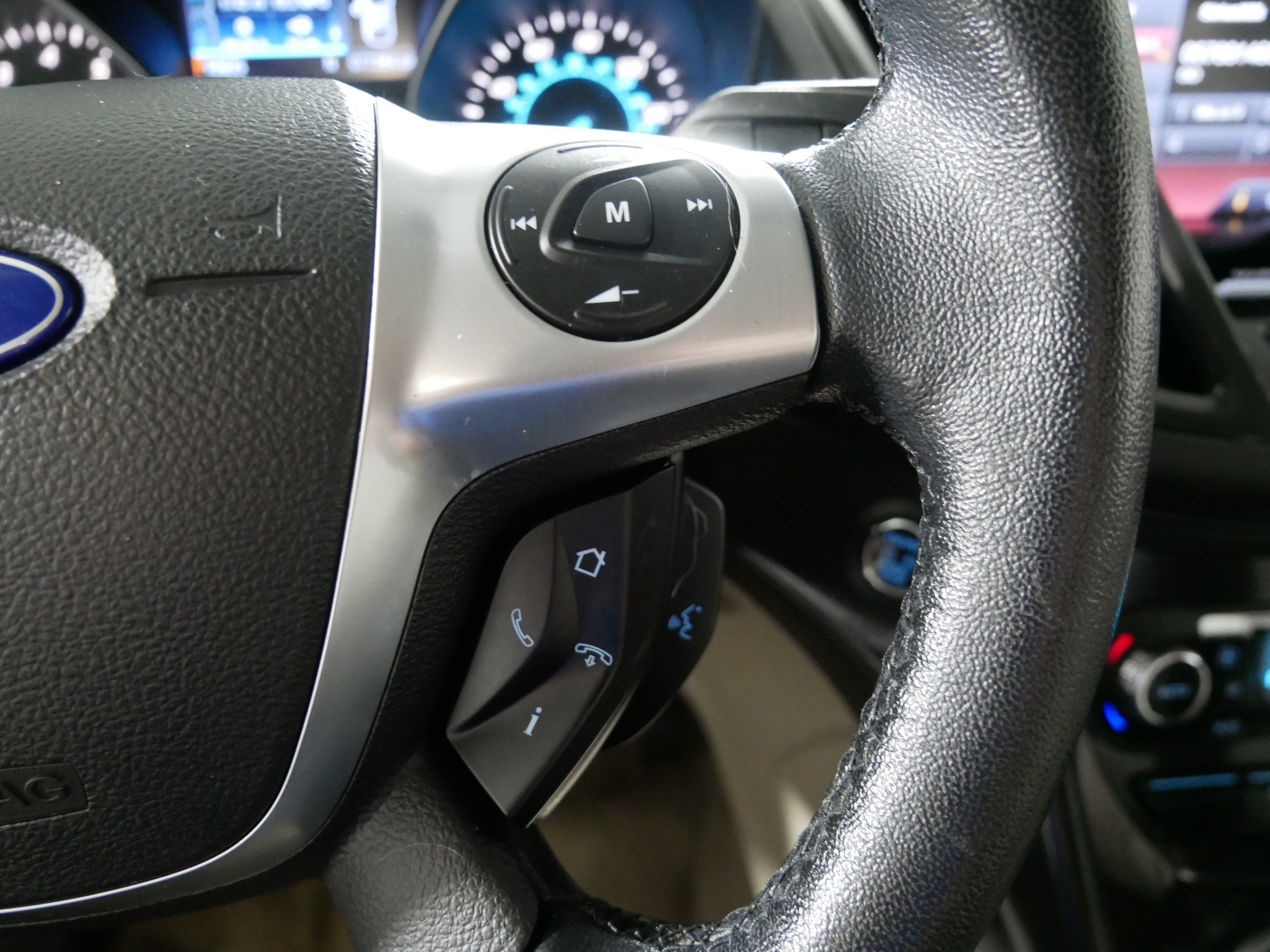 Used 2014 Ford Escape Titanium w/ Equipment Group 401A AWD/4WD image 28