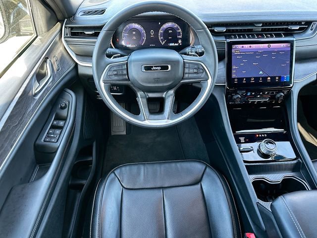 Used 2024 Jeep Grand Cherokee L Limited w/ Luxury Tech Group II image 23