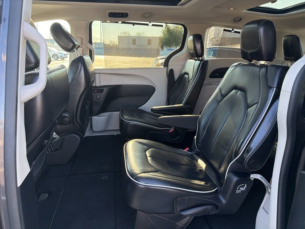 Used 2021 Chrysler Pacifica Limited image 20