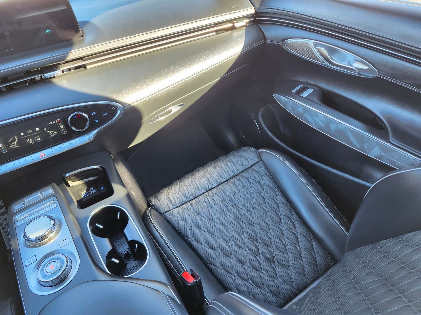 Used 2025 Genesis GV70 3.5T Sport w/ Sport Advanced Package image 15