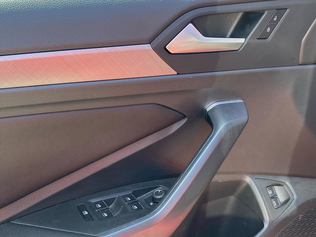 Certified 2023 Volkswagen Jetta SE w/ Panoramic Sunroof Package image 17