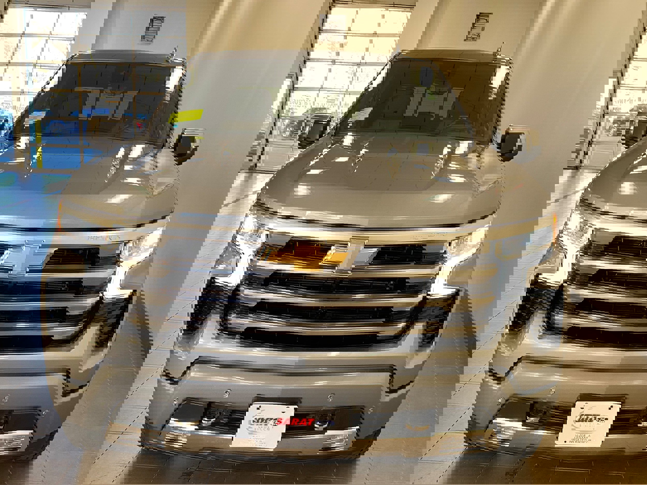 Used 2024 Chevrolet Silverado 1500 High Country w/ Technology Package image 3