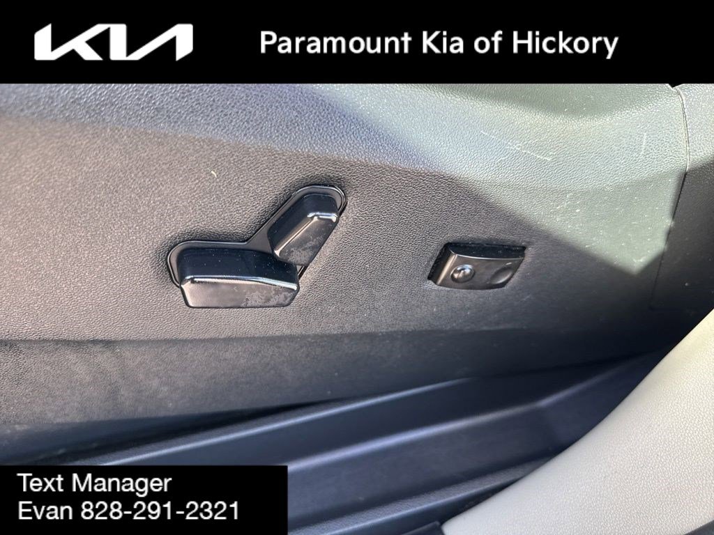 Used 2019 Dodge Grand Caravan SXT image 19