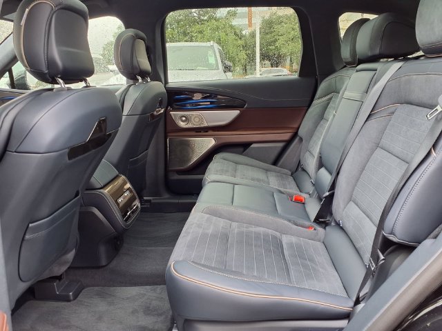 New 2026 Lincoln Nautilus Black Label w/ Jet Appearance Package AWD/4WD image 8