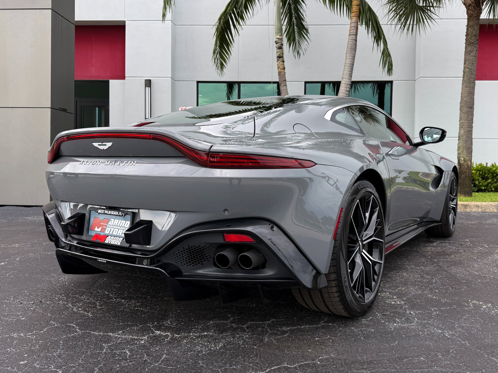 Used 2023 Aston Martin V8 Vantage Coupe image 17