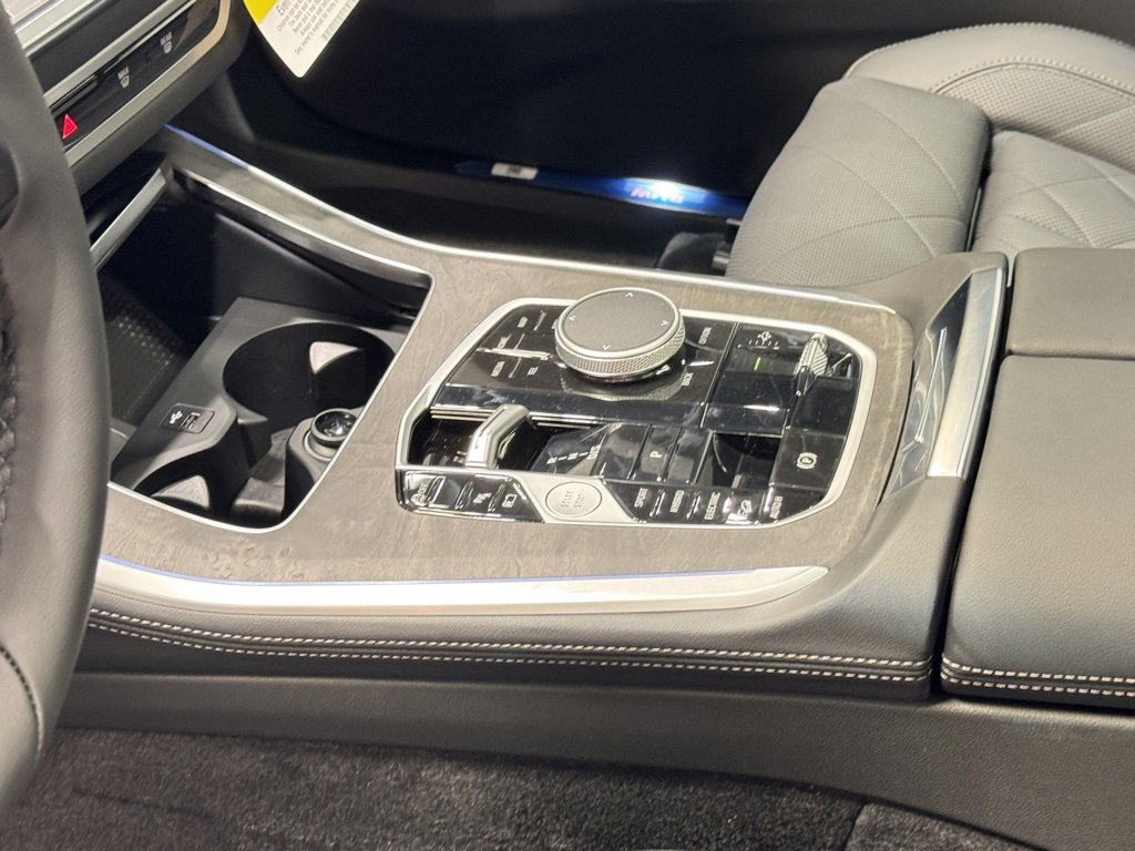 Used 2026 BMW X5 xDrive50e w/ Climate Comfort Package image 11