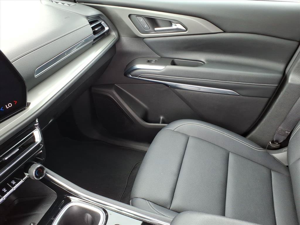 Used 2025 Chevrolet Traverse LT AWD/4WD image 34