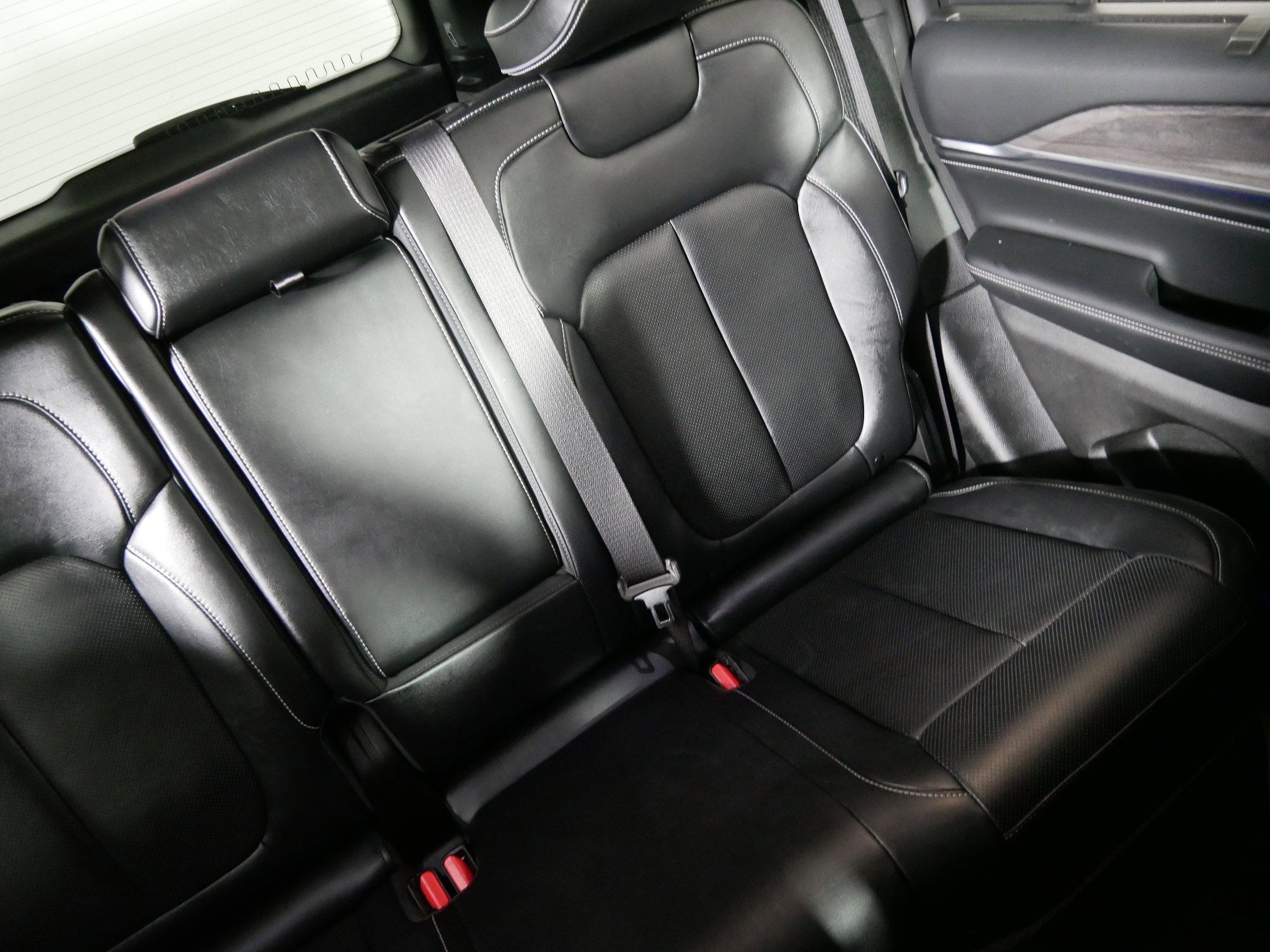 Used 2022 Jeep Grand Cherokee Overland w/ Luxury Tech Group IV image 14