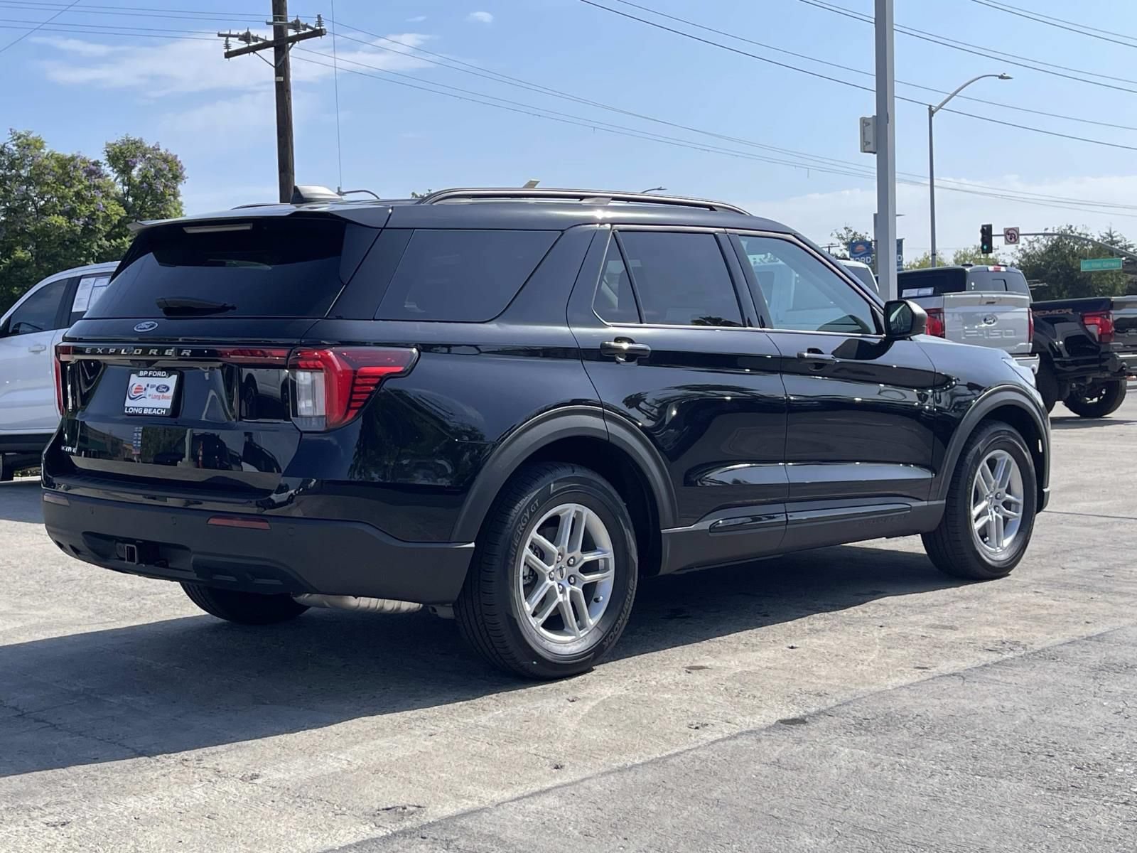 New 2026 Ford Explorer Active RWD image 3