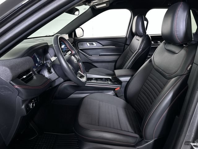 Used 2025 Ford Explorer ST-Line w/ ST-Line Street Pack AWD/4WD image 20