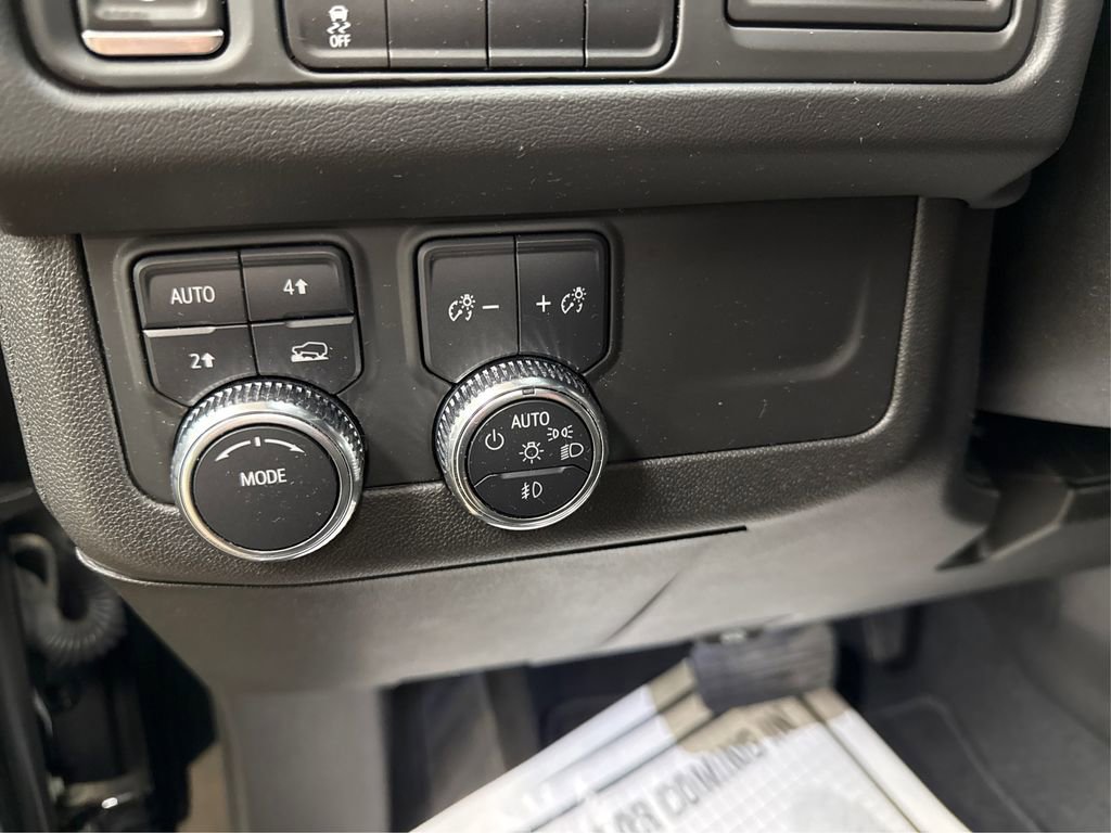 Used 2022 GMC Yukon SLE image 25