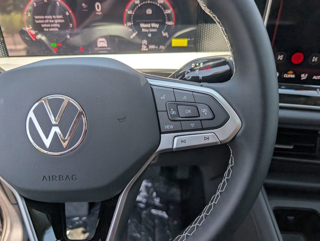 Used 2025 Volkswagen Tiguan SE image 16