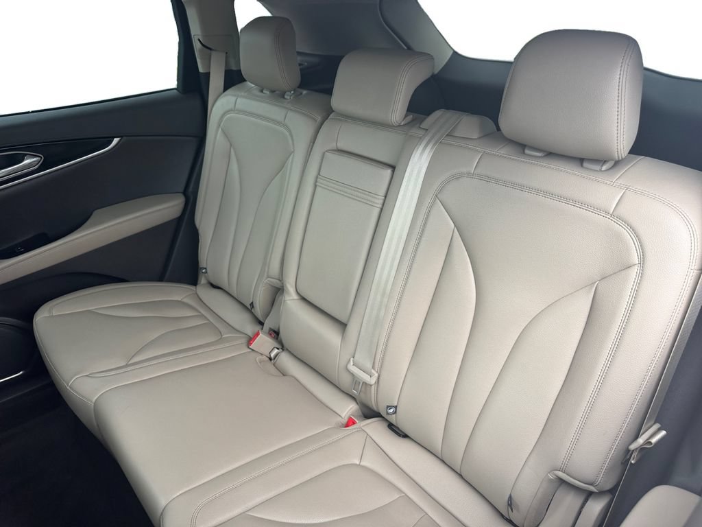 Used 2022 Lincoln Nautilus FWD w/ Premium Package image 13
