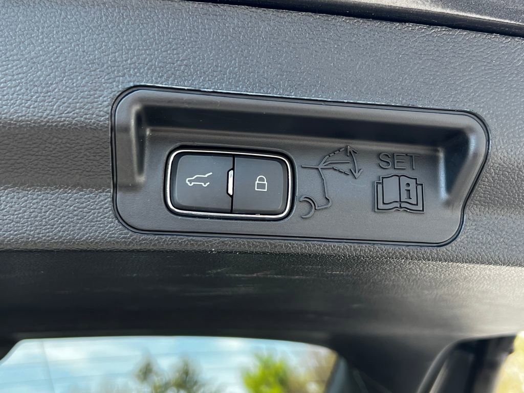 Used 2020 Ford Explorer XLT w/ Equipment Group 202A image 19