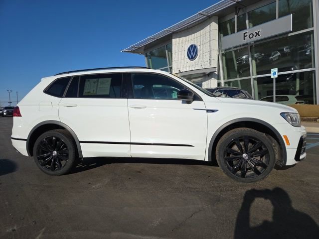 Used 2020 Volkswagen Tiguan SE R-Line image 1