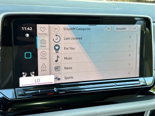 Used 2025 Volkswagen Atlas Cross Sport SEL Premium R-Line image 30