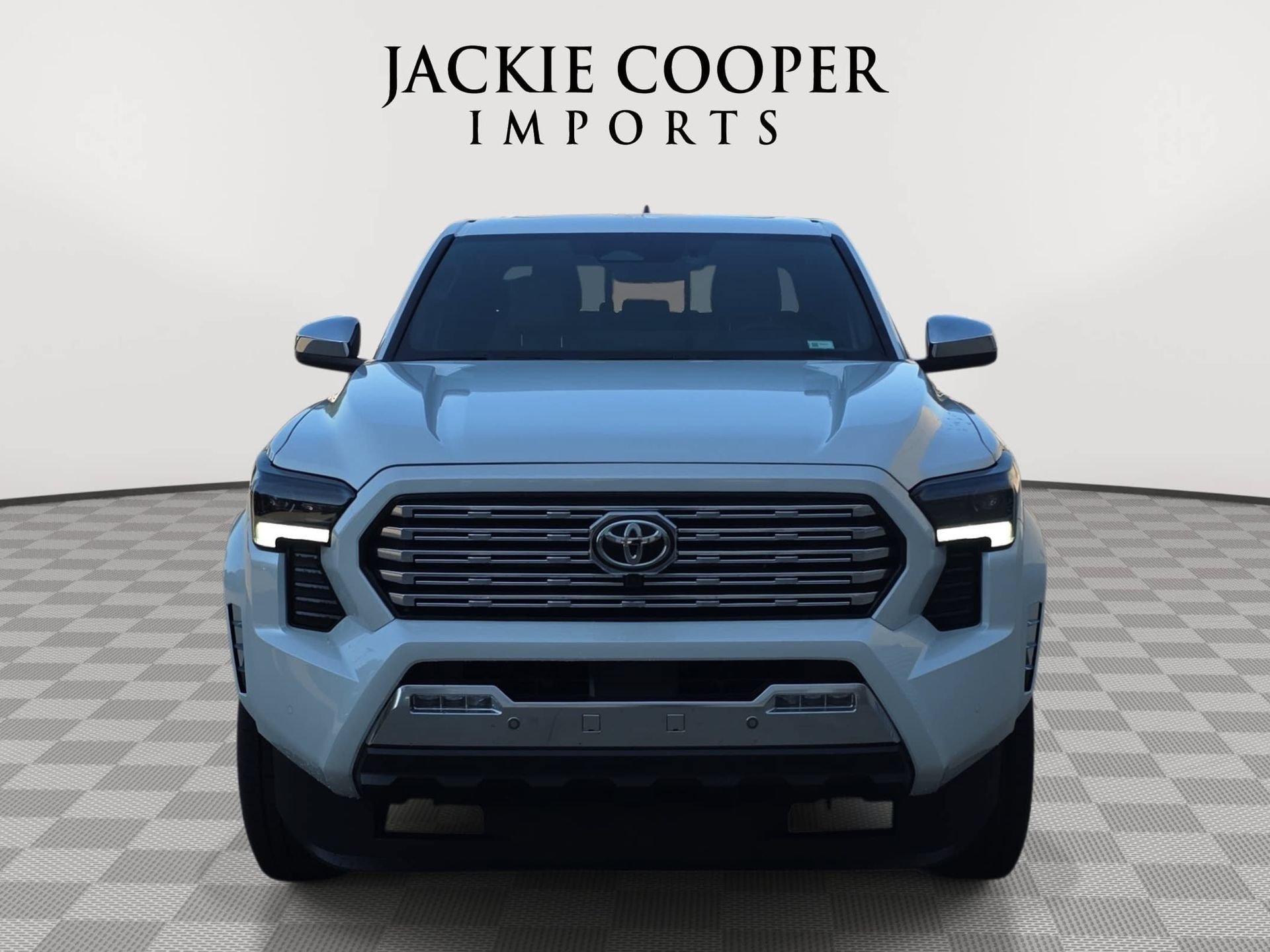 Used 2025 Toyota Tacoma Limited AWD/4WD image 2