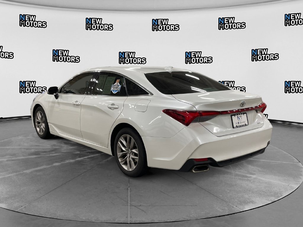 Used 2021 Toyota Avalon XLE w/ Moonroof Package FWD image 3