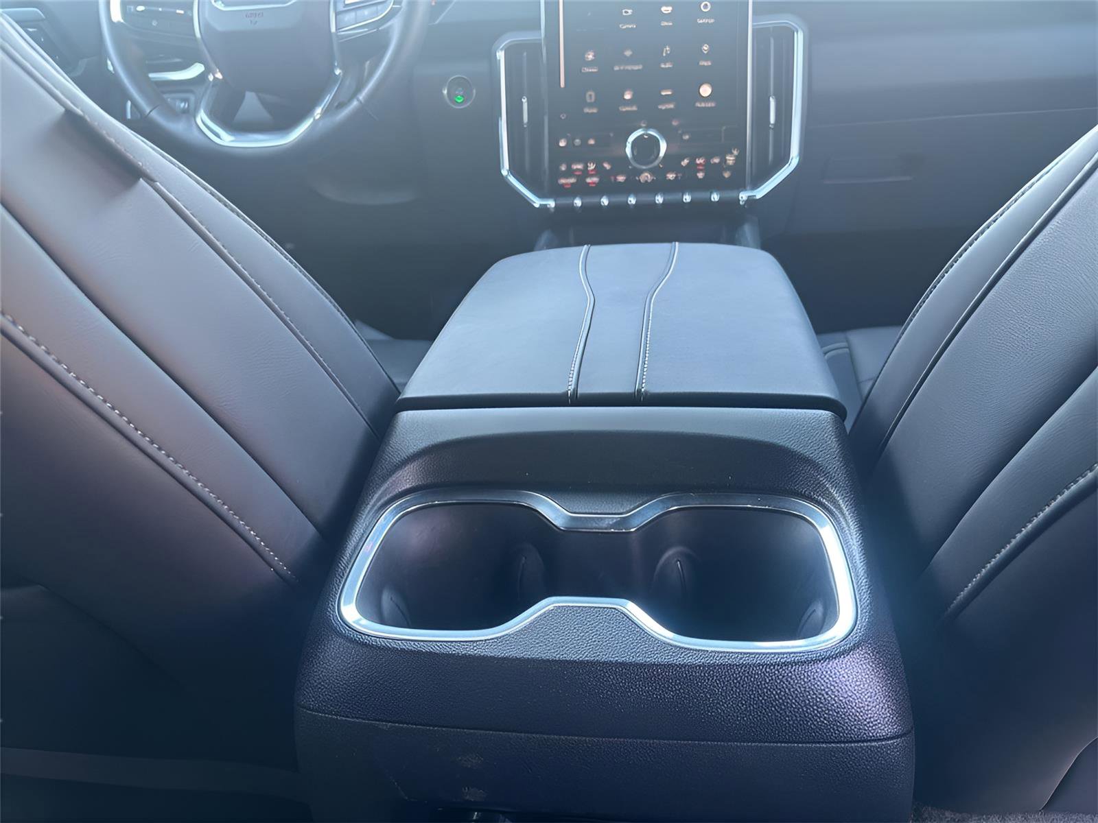 Used 2024 GMC Acadia Elevation image 33