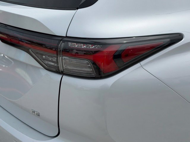 New 2026 Mitsubishi Outlander SE FWD image 12
