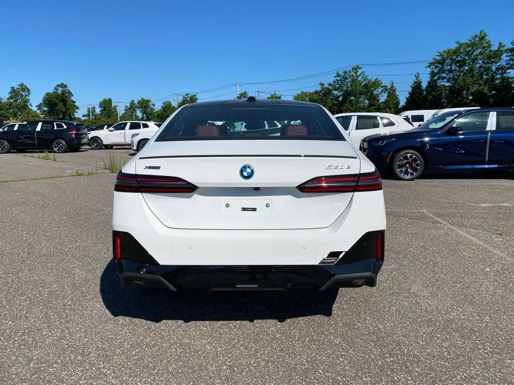 New 2027 BMW 550e xDrive AWD/4WD image 3