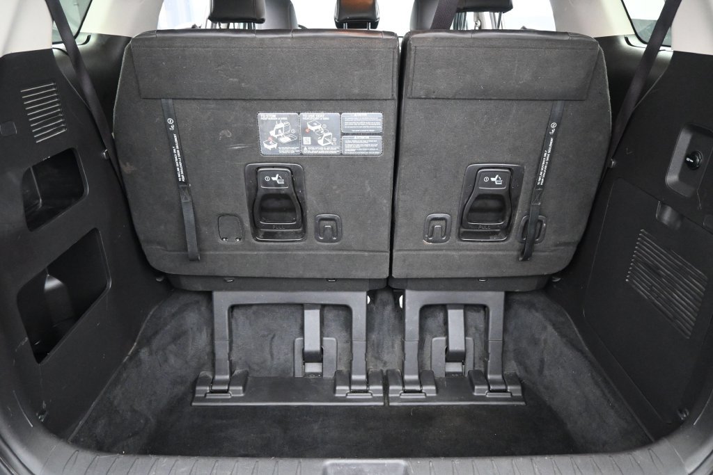 Used 2024 Kia Carnival EX FWD image 30