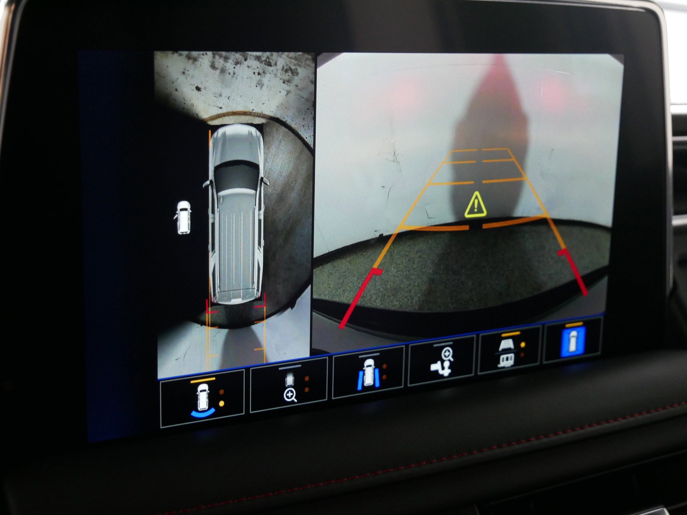 Used 2024 Chevrolet Suburban RST image 31