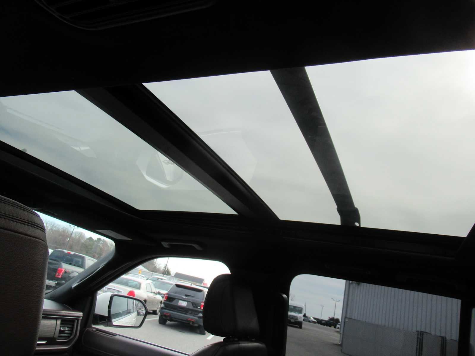 Used 2022 Ford Expedition Max Limited image 18