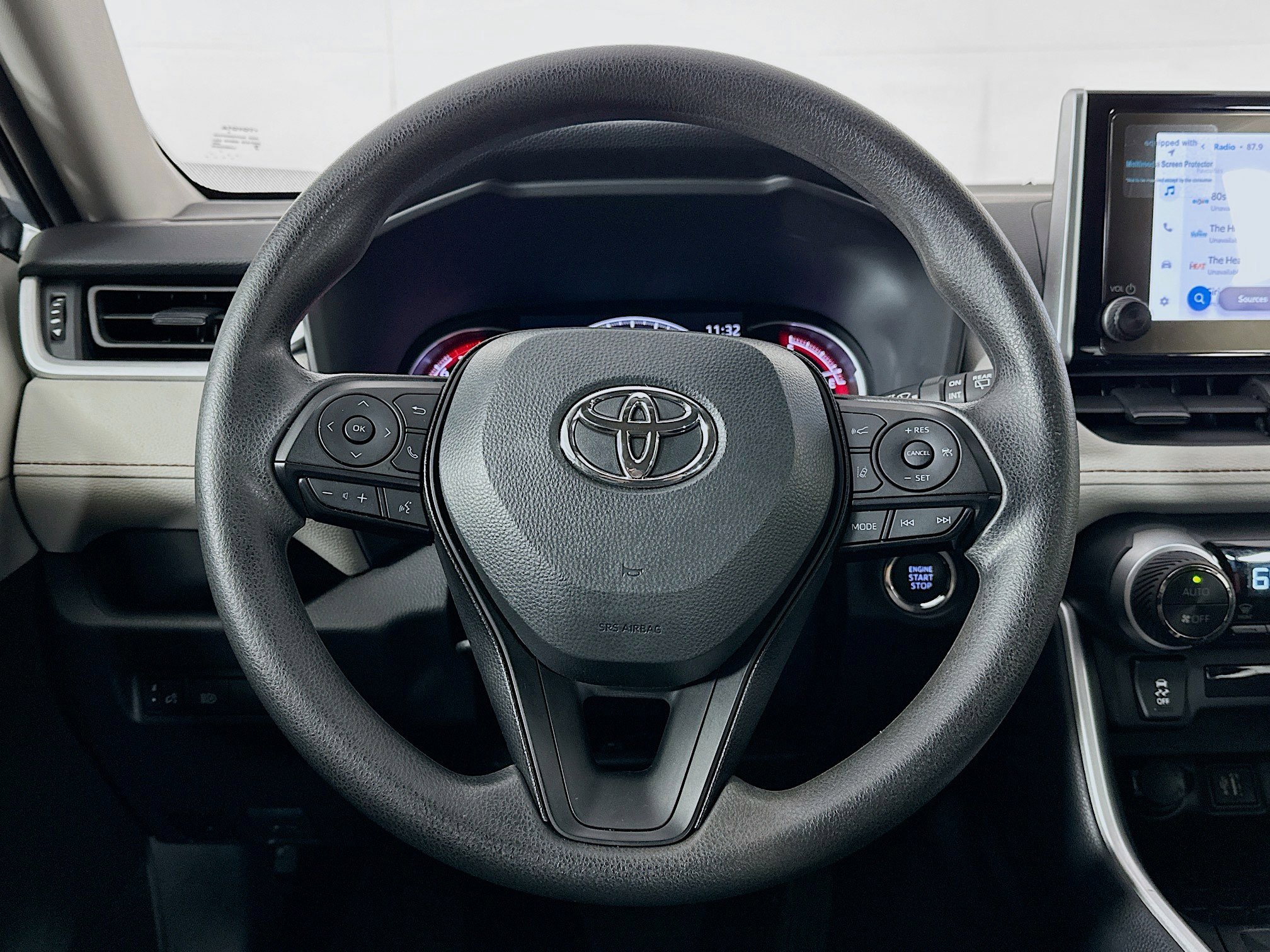 Used 2025 Toyota RAV4 XLE image 18