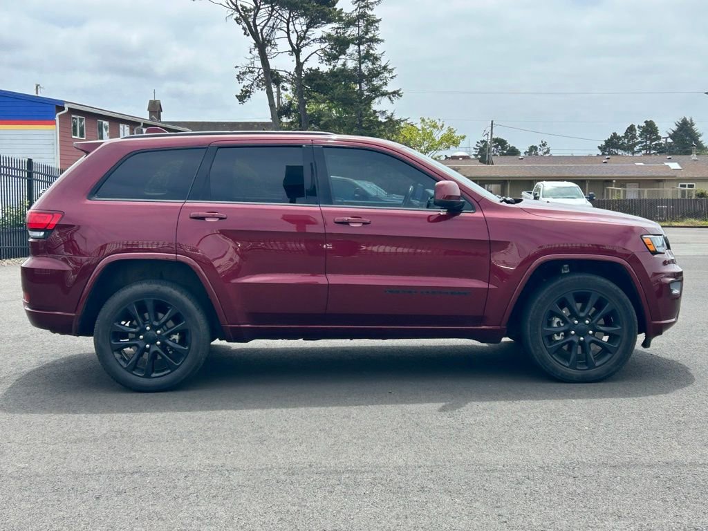 Used 2021 Jeep Grand Cherokee Laredo X AWD/4WD image 8