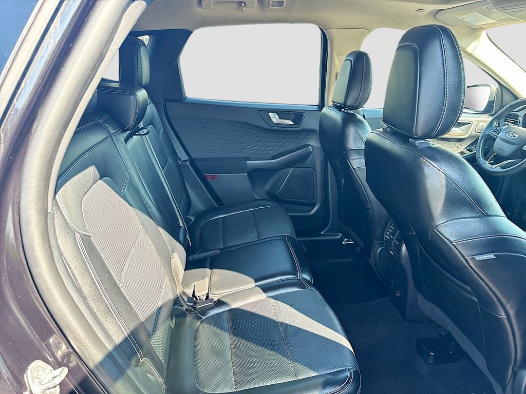 Used 2020 Ford Escape Titanium image 28