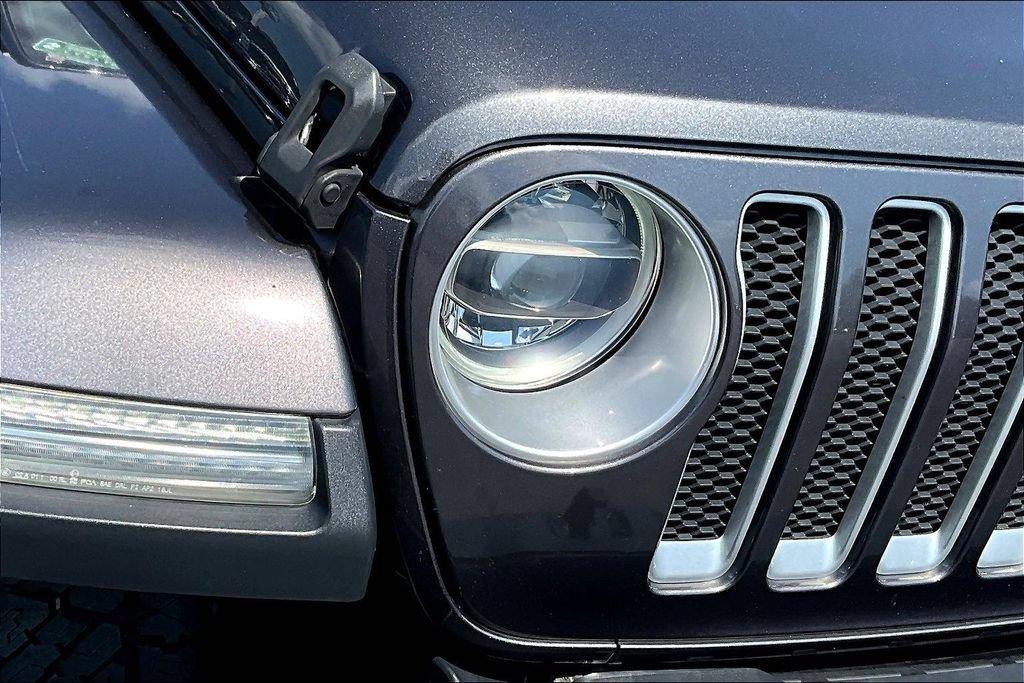 Used 2018 Jeep Wrangler Unlimited Sahara AWD/4WD image 34