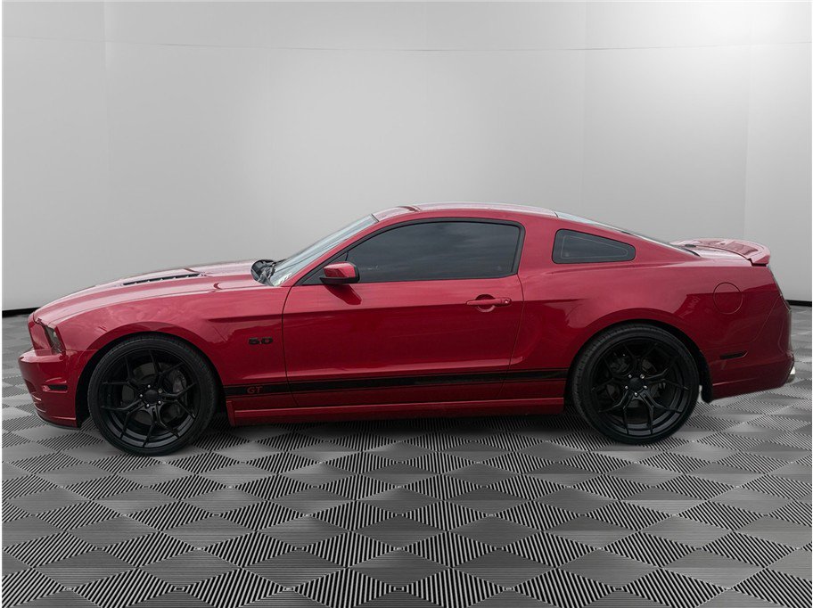 Used 2013 Ford Mustang GT RWD image 2