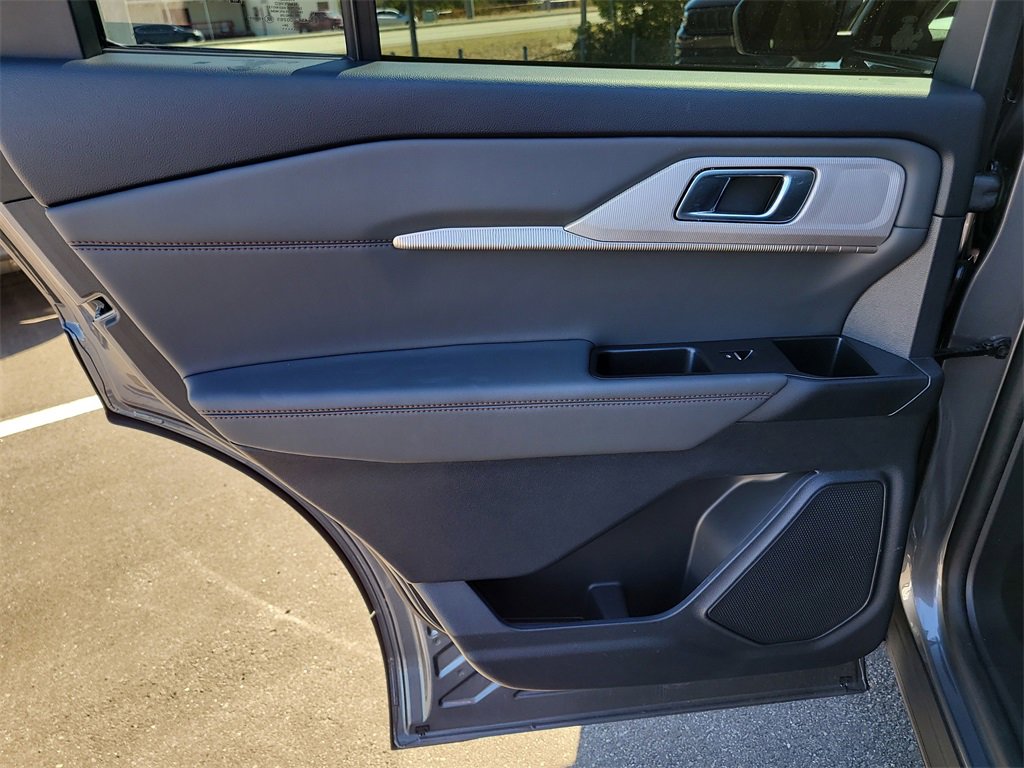 Used 2025 Ford Explorer Active image 9
