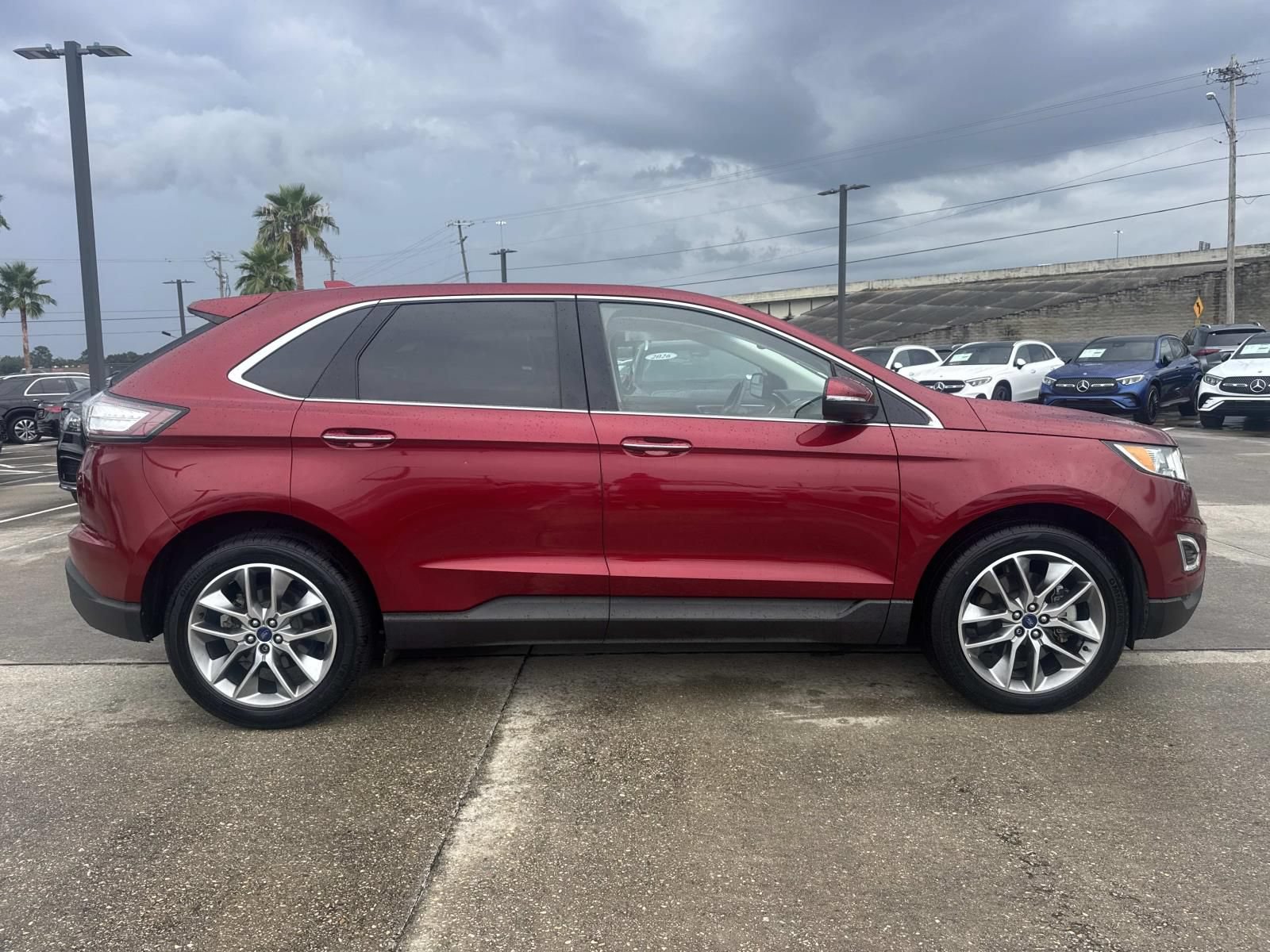 Used 2017 Ford Edge Titanium w/ Equipment Group 301A FWD image 5