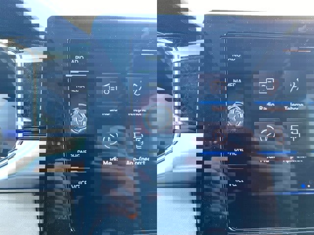 New 2025 Volkswagen Taos SE image 33